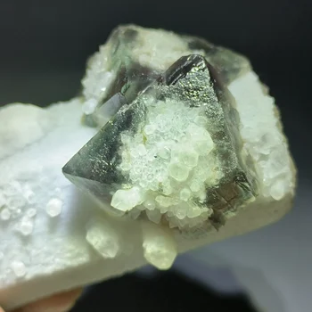 370-граммовое октаэдрическое скопление мечтательных кристаллов, фиолетовый образец флюорита и парагенетического минерала crystal, коллекция crystal