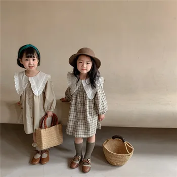 Осень 2023 Корейское детское платье из хлопка и льна в клетку с кружевными лацканами Платье принцессы для маленьких девочек Повседневная одежда с большим отложным воротником